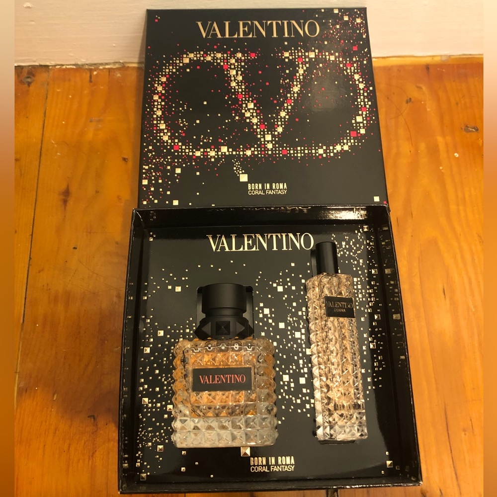 Valentino Born in Roma Coral Fantasy Set